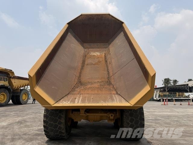 CAT 745 Dumper - Knickgelenk