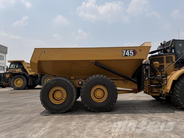 CAT 745 Dumper - Knickgelenk
