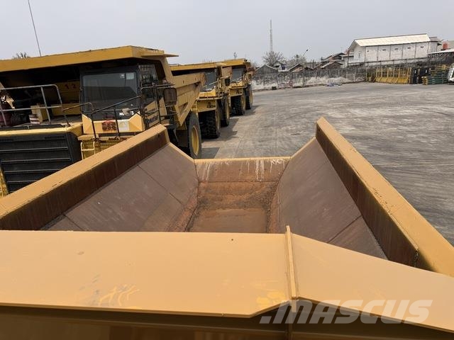 CAT 745 Dumper - Knickgelenk