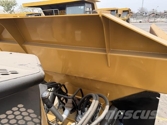 CAT 745 Dumper - Knickgelenk