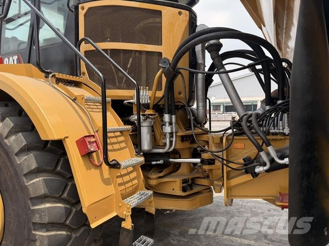 CAT 745 Dumper - Knickgelenk