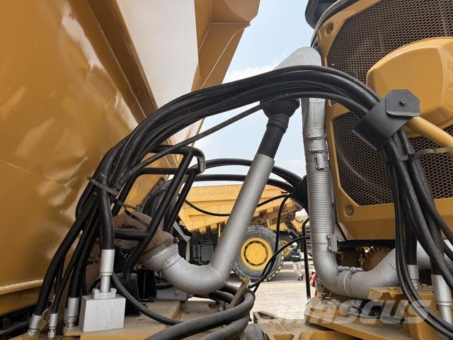 CAT 745 Dumper - Knickgelenk
