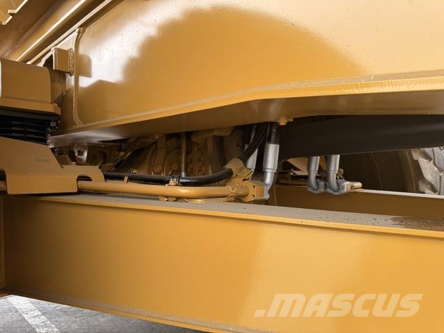 CAT 745 Dumper - Knickgelenk