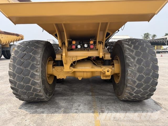 CAT 745 Dumper - Knickgelenk