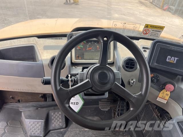 CAT 745 Dumper - Knickgelenk