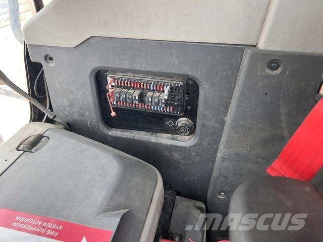CAT 745 Dumper - Knickgelenk