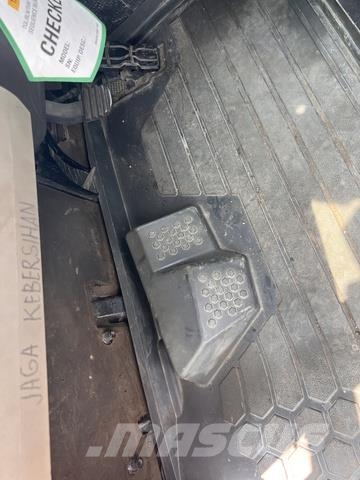 CAT 745 Dumper - Knickgelenk