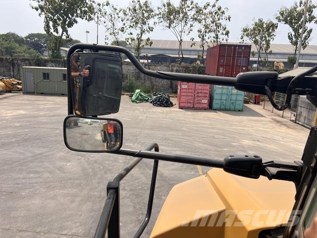 CAT 745 Dumper - Knickgelenk