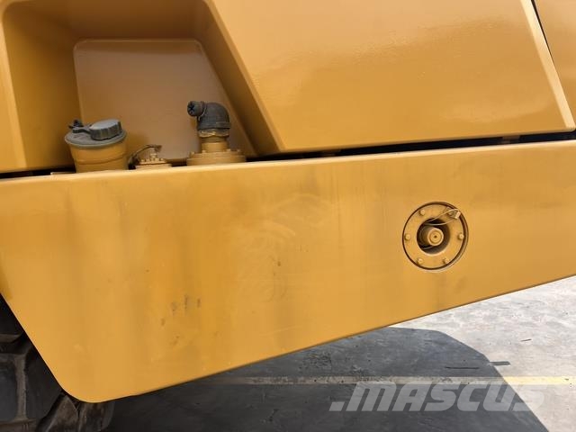 CAT 745 Dumper - Knickgelenk