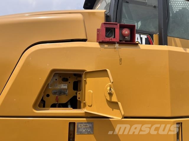 CAT 745 Dumper - Knickgelenk