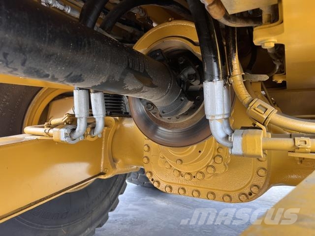 CAT 745 Dumper - Knickgelenk