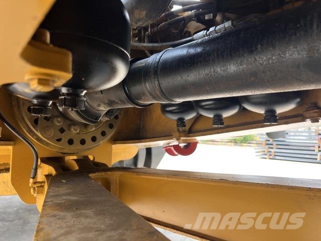 CAT 745 Dumper - Knickgelenk