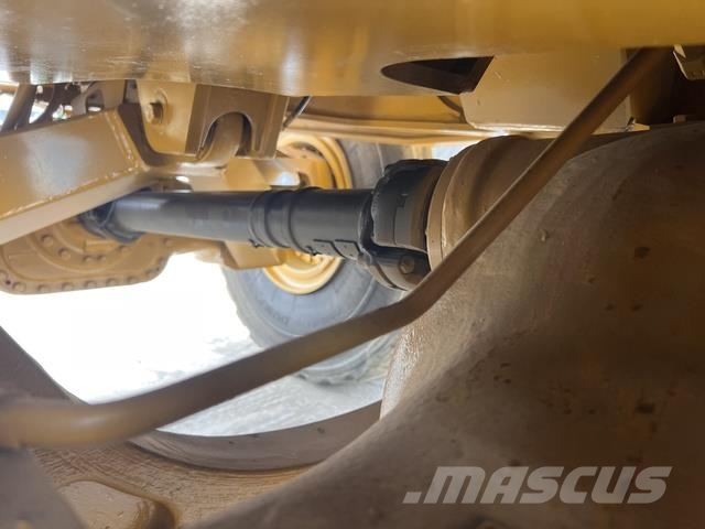 CAT 745 Dumper - Knickgelenk