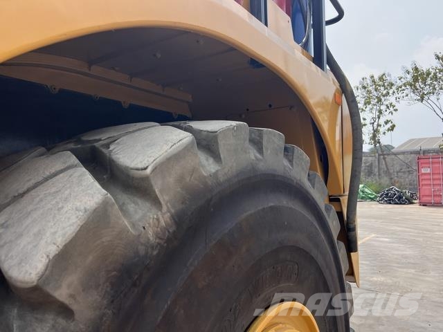 CAT 745 Dumper - Knickgelenk