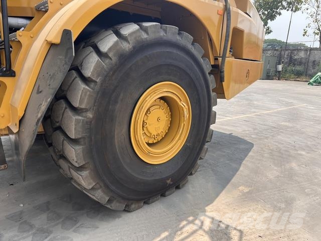 CAT 745 Dumper - Knickgelenk