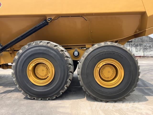 CAT 745 Dumper - Knickgelenk