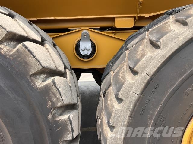 CAT 745 Dumper - Knickgelenk