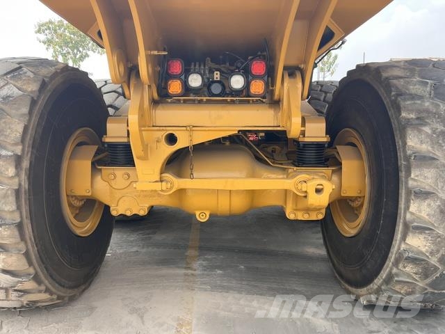 CAT 745 Dumper - Knickgelenk