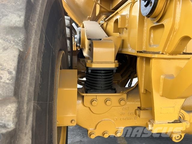 CAT 745 Dumper - Knickgelenk