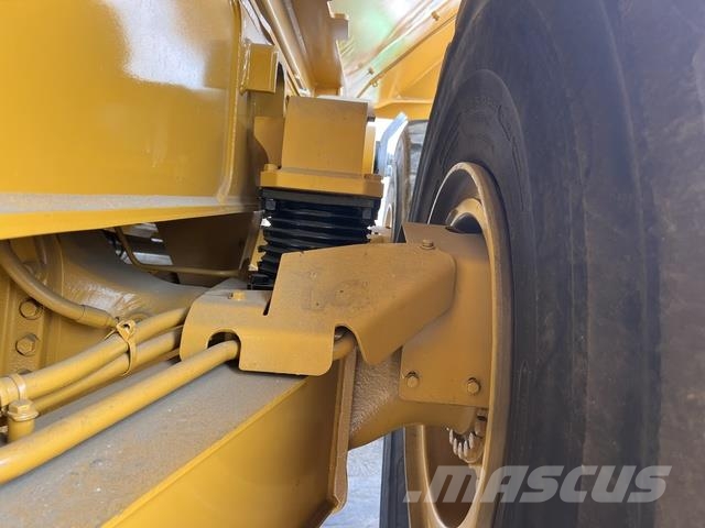 CAT 745 Dumper - Knickgelenk