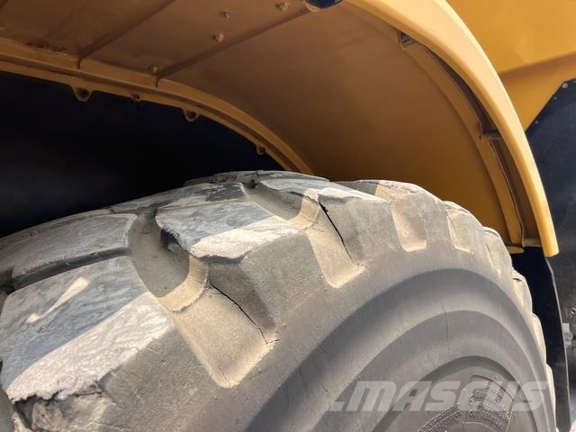 CAT 745 Dumper - Knickgelenk