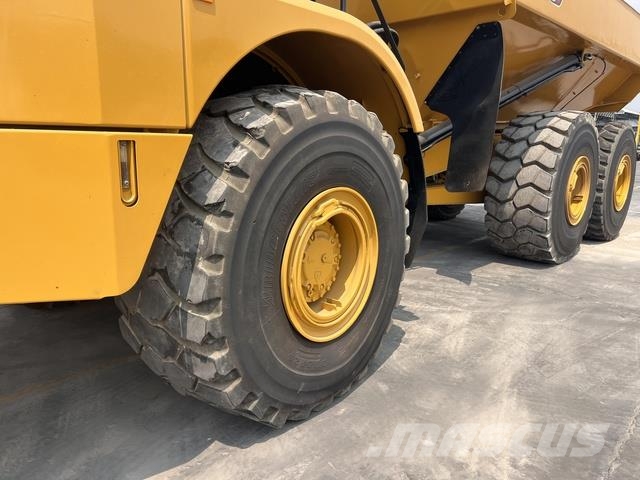 CAT 745 Dumper - Knickgelenk