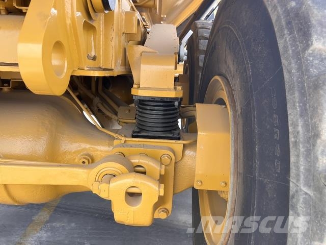 CAT 745 Dumper - Knickgelenk