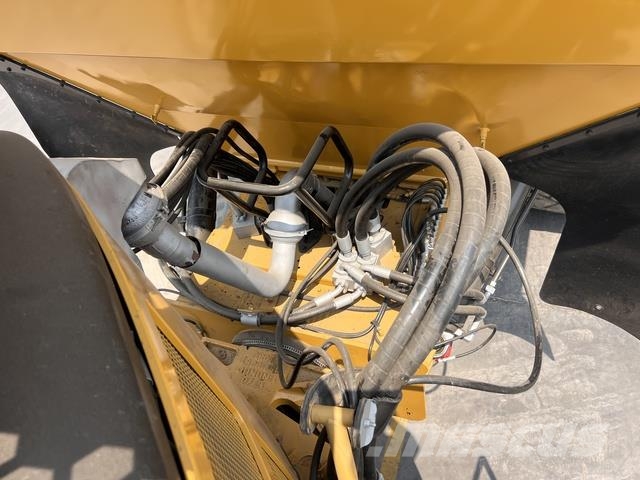 CAT 745 Dumper - Knickgelenk