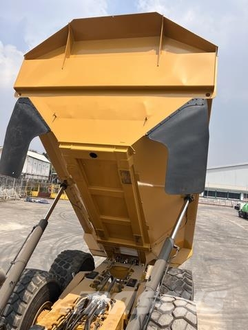 CAT 745 Dumper - Knickgelenk