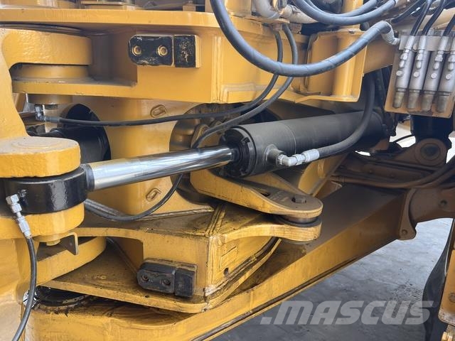 CAT 745 Dumper - Knickgelenk