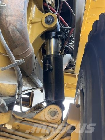 CAT 745 Dumper - Knickgelenk