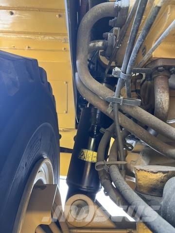 CAT 745 Dumper - Knickgelenk