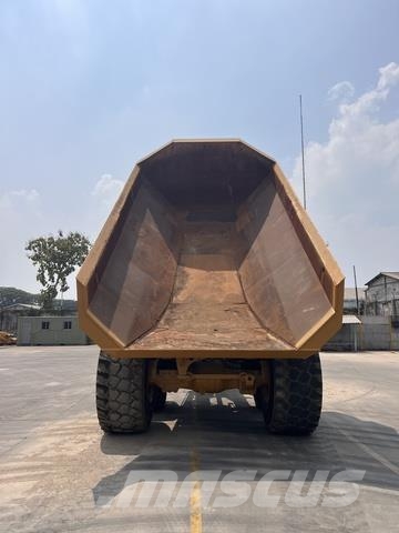 CAT 745 Dumper - Knickgelenk
