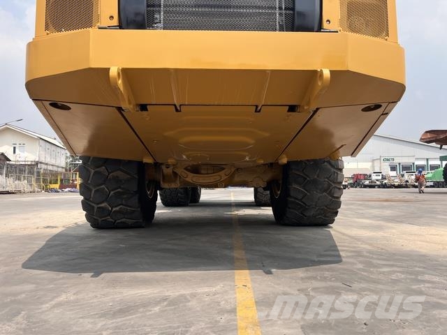 CAT 745 Dumper - Knickgelenk