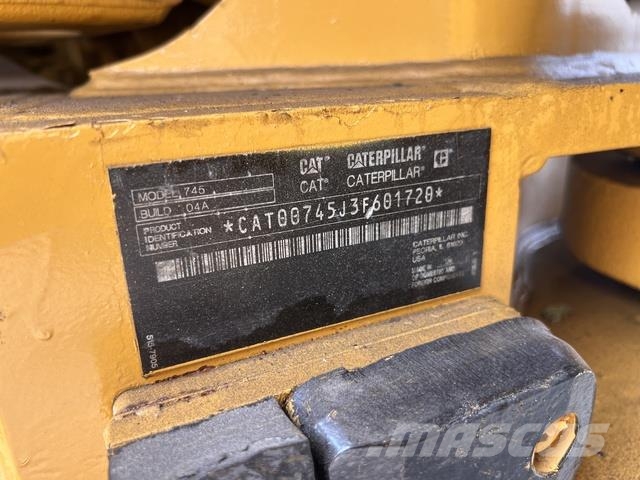 CAT 745 Dumper - Knickgelenk
