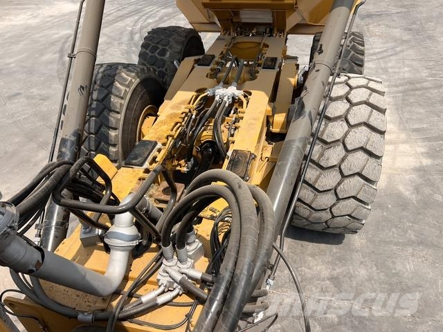 CAT 745 Dumper - Knickgelenk