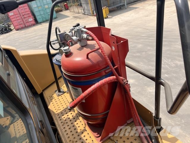CAT 745 Dumper - Knickgelenk