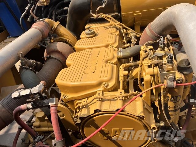 CAT 745 Dumper - Knickgelenk