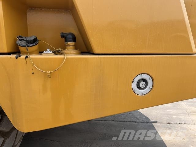 CAT 745 Dumper - Knickgelenk