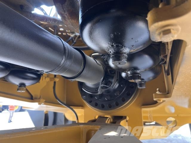 CAT 745 Dumper - Knickgelenk