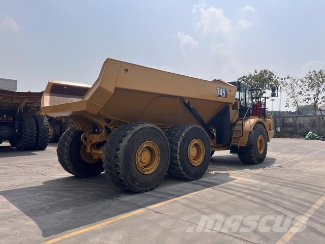 CAT 745 Dumper - Knickgelenk