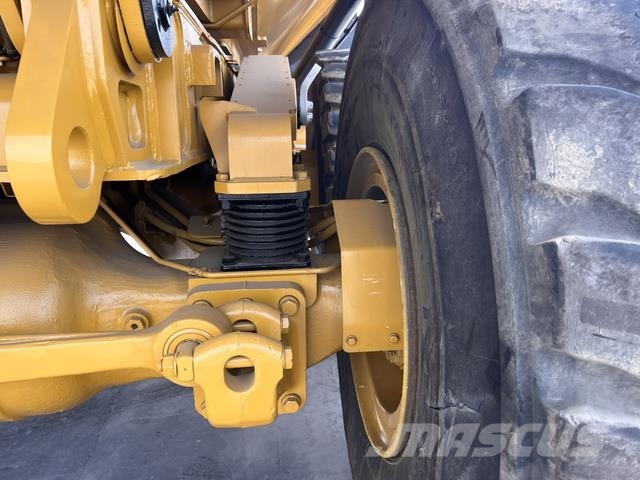 CAT 745 Dumper - Knickgelenk