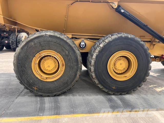 CAT 745 Dumper - Knickgelenk