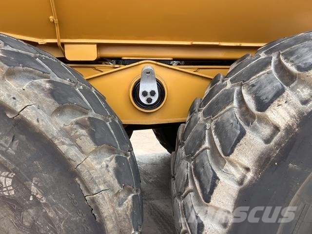 CAT 745 Dumper - Knickgelenk