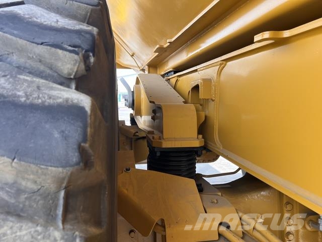 CAT 745 Dumper - Knickgelenk