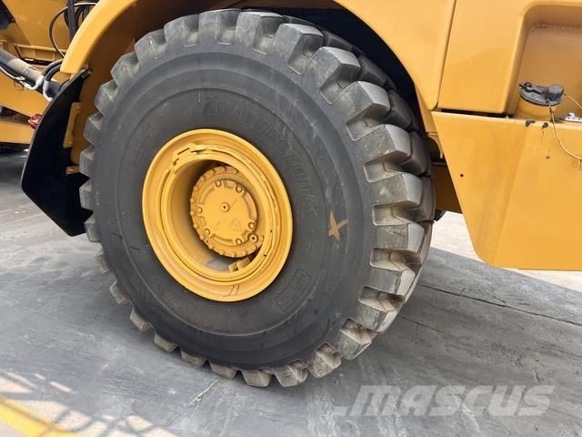 CAT 745 Dumper - Knickgelenk