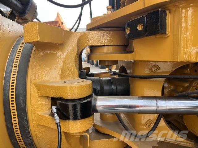 CAT 745 Dumper - Knickgelenk