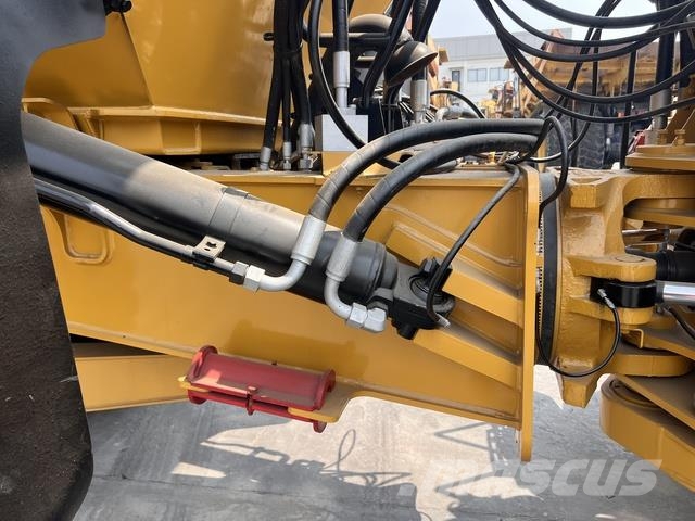CAT 745 Dumper - Knickgelenk