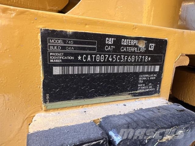 CAT 745 Dumper - Knickgelenk