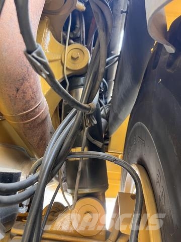CAT 745 Dumper - Knickgelenk